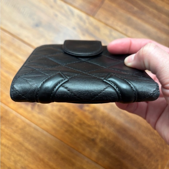 CHANEL Black Quilted Kisslock Leather Wallet - Picture 10 of 10